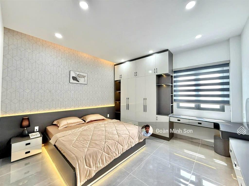 Giảm mạnh 1.5 tỷ, nhà 4.2m x 21m xây mới 4.5 tầng có thang máy chờ mặt tiền đường cầu ba phụ