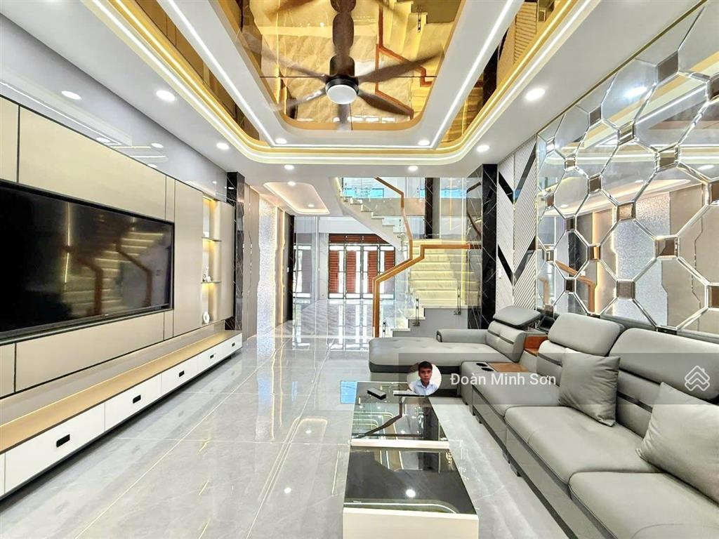 Giảm mạnh 1.5 tỷ, nhà 4.2m x 21m xây mới 4.5 tầng có thang máy chờ mặt tiền đường cầu ba phụ