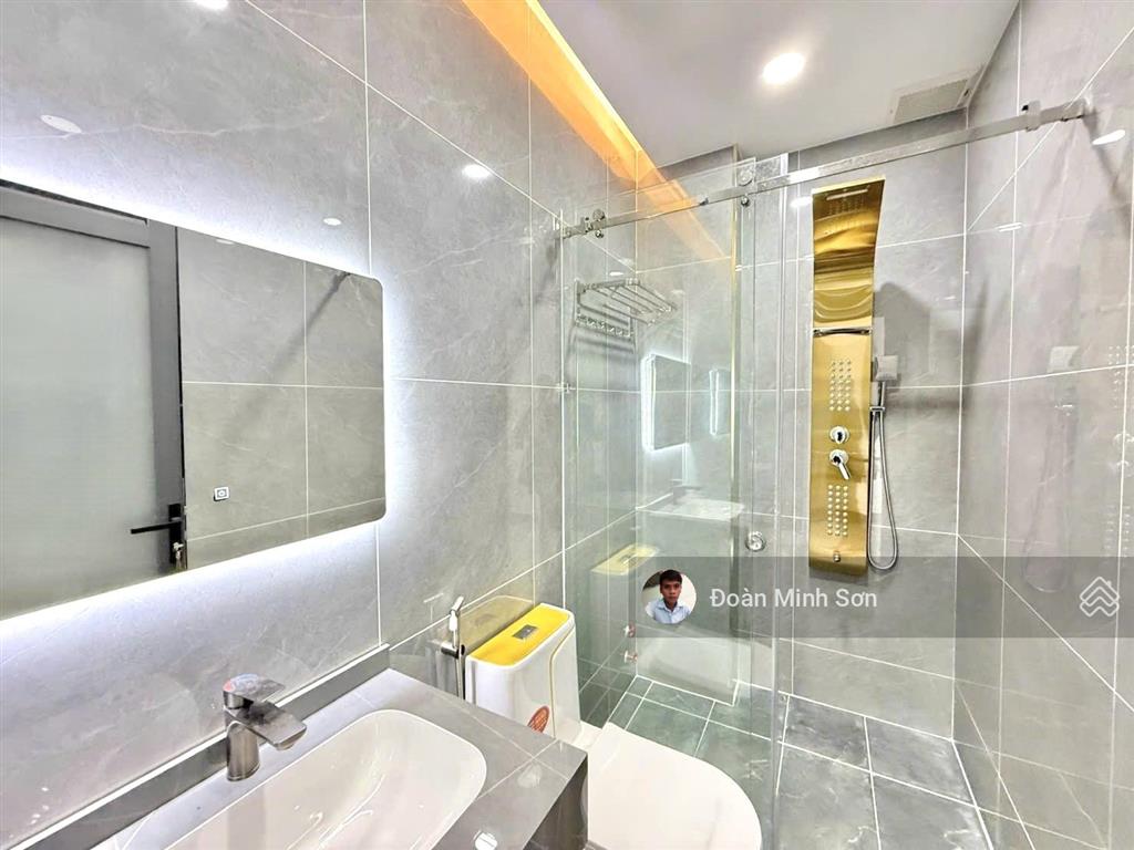 Giảm mạnh 1.5 tỷ, nhà 4.2m x 21m xây mới 4.5 tầng có thang máy chờ mặt tiền đường cầu ba phụ
