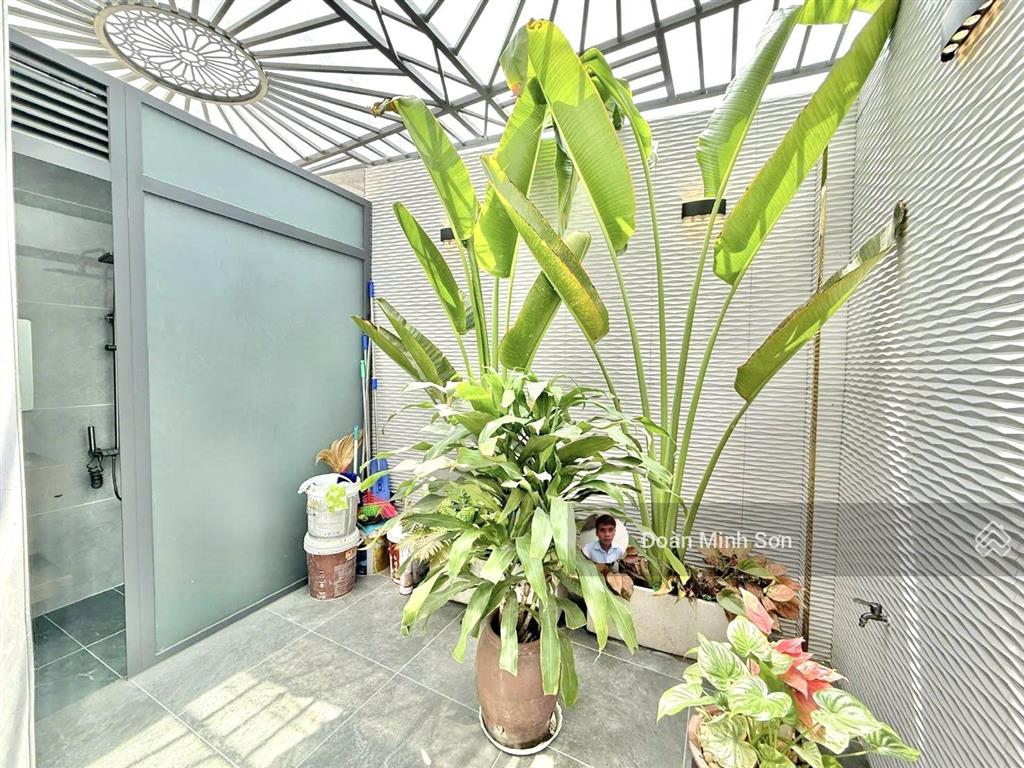 Giảm mạnh 1.5 tỷ, nhà 4.2m x 21m xây mới 4.5 tầng có thang máy chờ mặt tiền đường cầu ba phụ