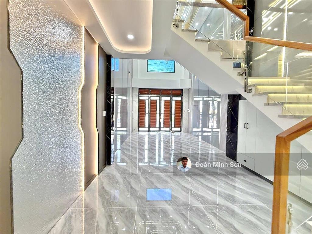 Giảm mạnh 1.5 tỷ, nhà 4.2m x 21m xây mới 4.5 tầng có thang máy chờ mặt tiền đường cầu ba phụ