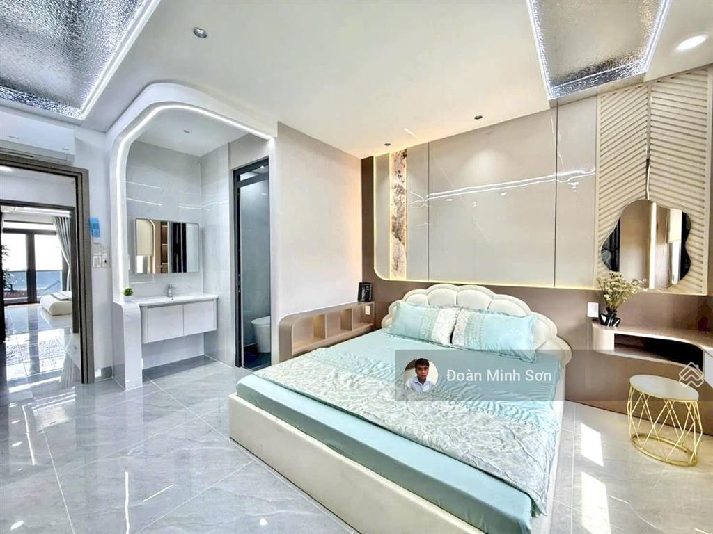 Giảm 1 tỷ, chủ cần bán gấp nhà 4m x 17m xây mới 4.5 tầng có thang máy, hẻm nội bộ 10m đường tx25