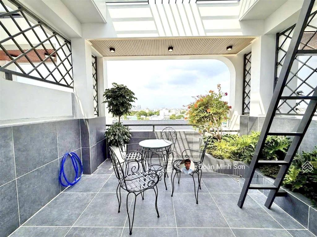 Giảm 1 tỷ, chủ cần bán gấp nhà 4m x 17m xây mới 4.5 tầng có thang máy, hẻm nội bộ 10m đường tx25