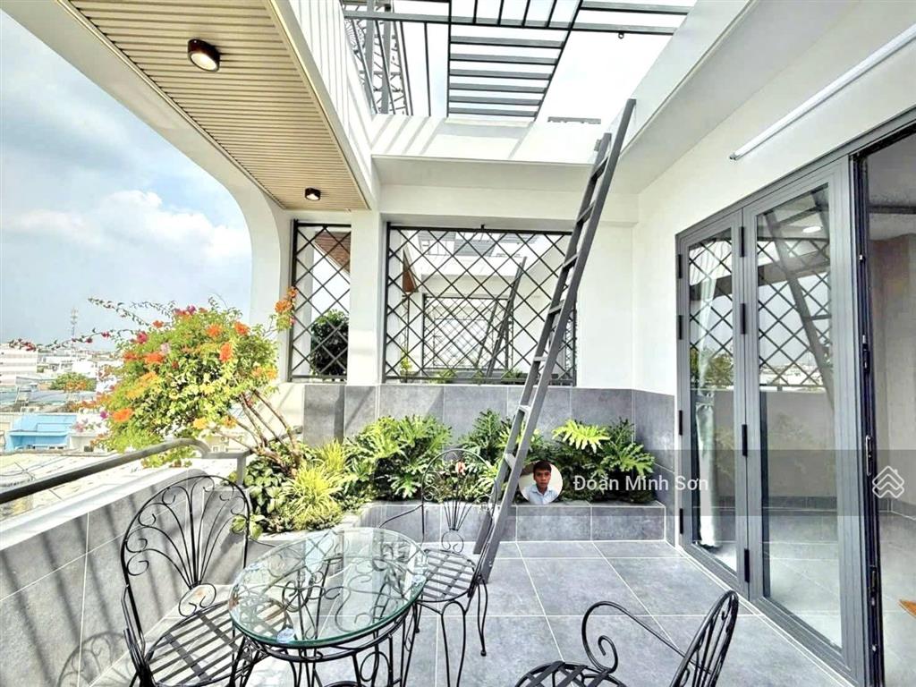 Giảm 1 tỷ, chủ cần bán gấp nhà 4m x 17m xây mới 4.5 tầng có thang máy, hẻm nội bộ 10m đường tx25