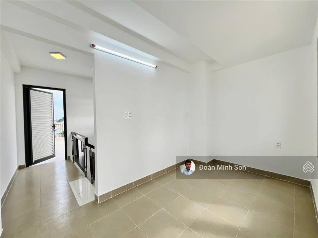 Hạ giá mạnh 800 triệu, nhà phố 4m x 25m có pn tầng trệt, sân vườn trồng cây đường hiệp thành 13 q12