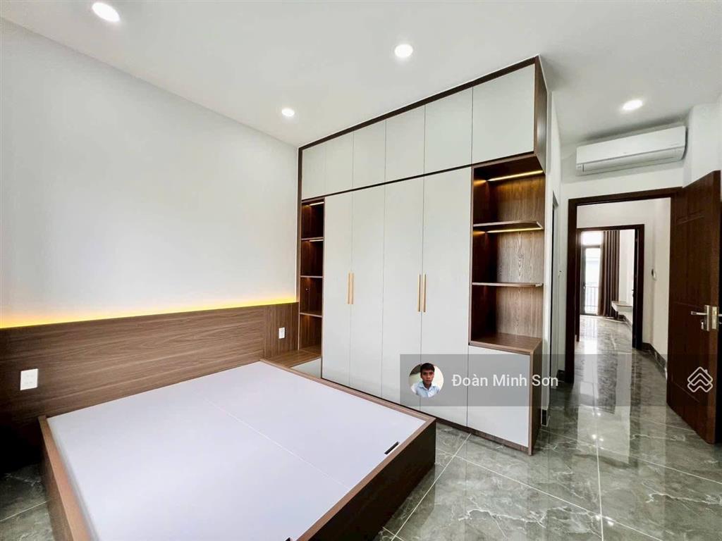 Hạ giá mạnh 800 triệu, nhà phố 4m x 25m có pn tầng trệt, sân vườn trồng cây đường hiệp thành 13 q12