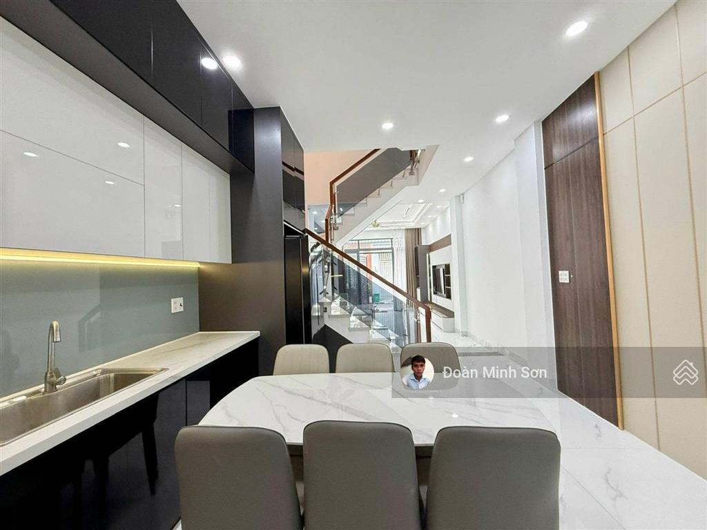 Hạ giá mạnh 800 triệu, nhà phố 4m x 25m có pn tầng trệt, sân vườn trồng cây đường hiệp thành 13 q12