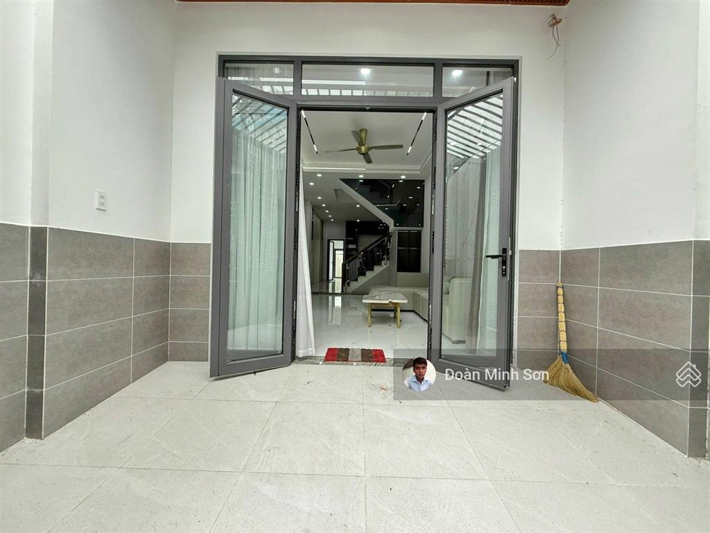 Hạ giá mạnh 800 triệu, nhà phố 4m x 25m có pn tầng trệt, sân vườn trồng cây đường hiệp thành 13 q12