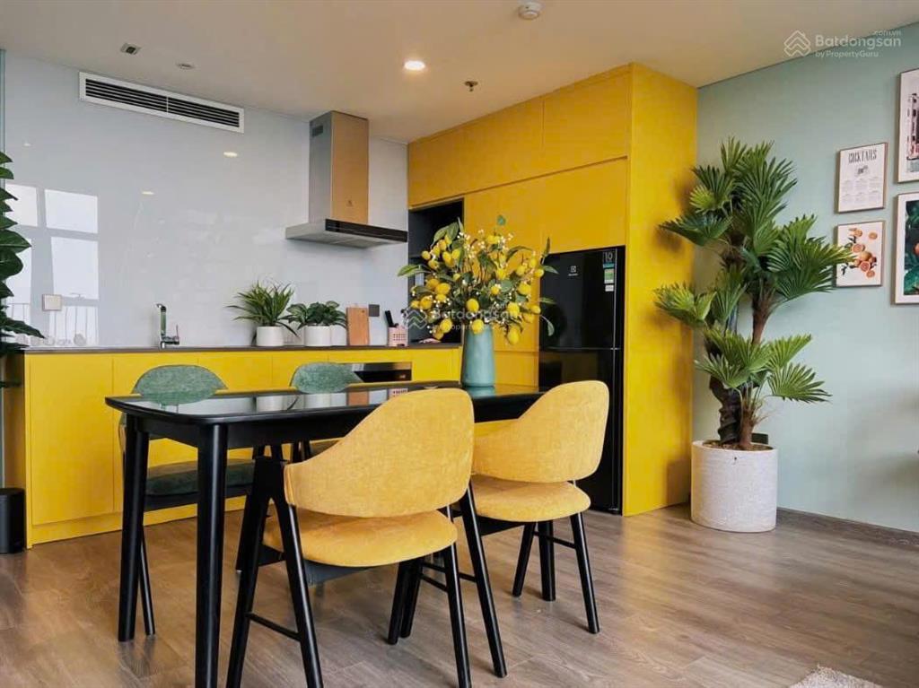 Kẹt ngân hàng bán gấp cc 76m2 tòa pentstudio lạc long quân, 8tỷ4 view cầu nhật tân, sẵn dòng tiền