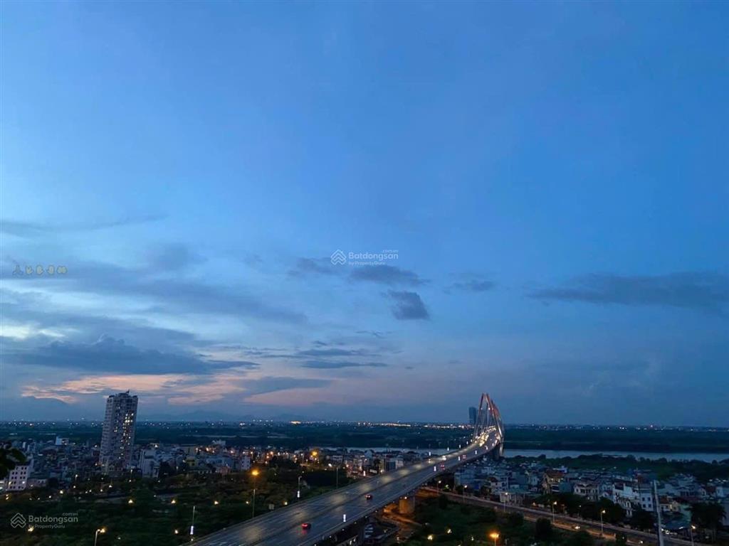 Kẹt ngân hàng bán gấp cc 76m2 tòa pentstudio lạc long quân, 8tỷ4 view cầu nhật tân, sẵn dòng tiền