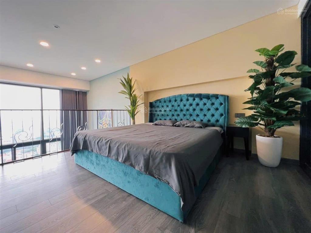 Kẹt ngân hàng bán gấp cc 76m2 tòa pentstudio lạc long quân, 8tỷ4 view cầu nhật tân, sẵn dòng tiền