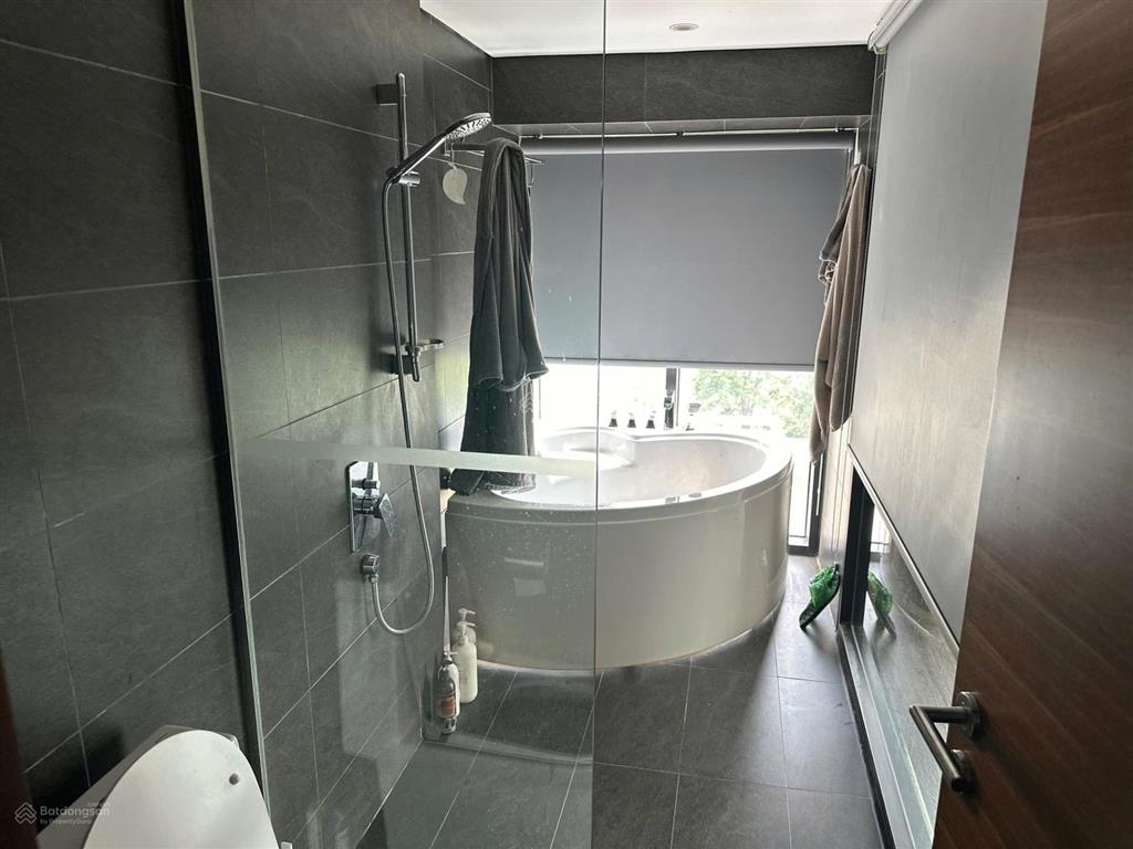 Gia đình cho thuê căn 2pn  full đồ, giá 18tr/th, pentstudio, vào sớm có thương lượng
