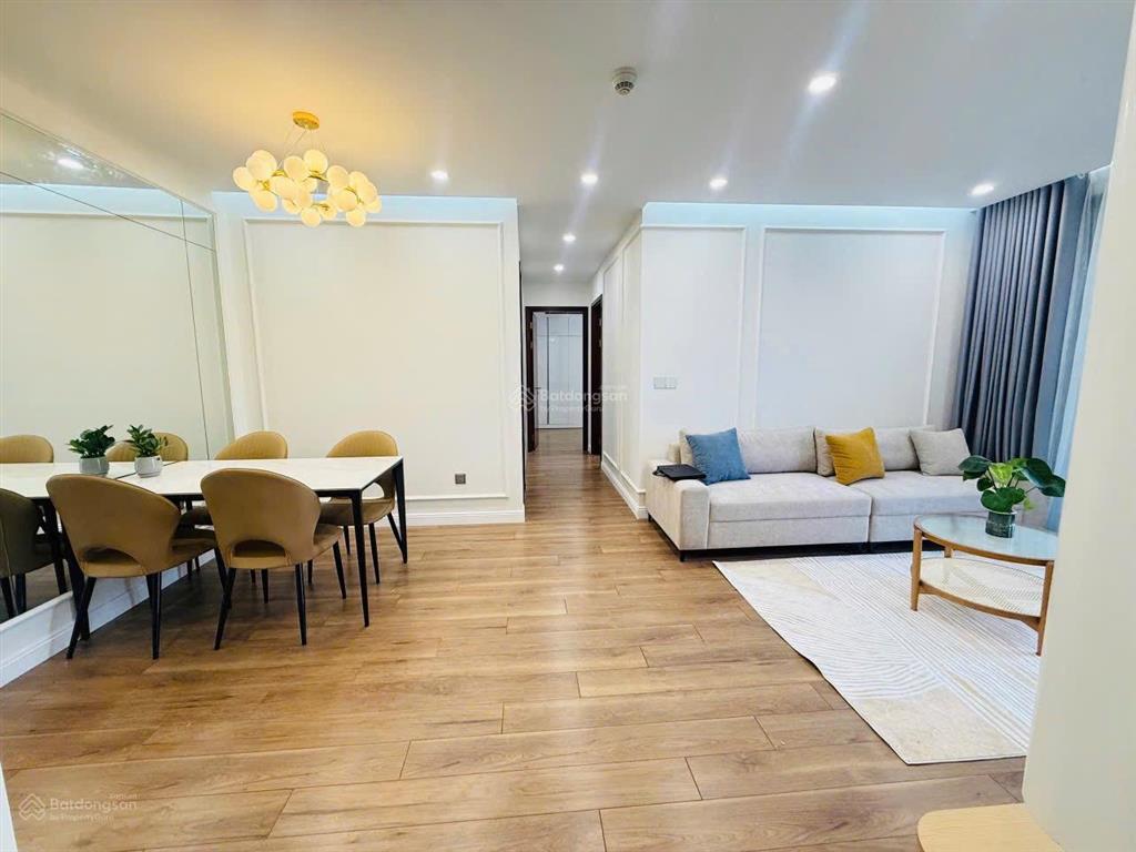 Cho thuê cc 2pn tại 6th element nguyễn văn huyên. giá chỉ 14tr/th, có slot ô tô