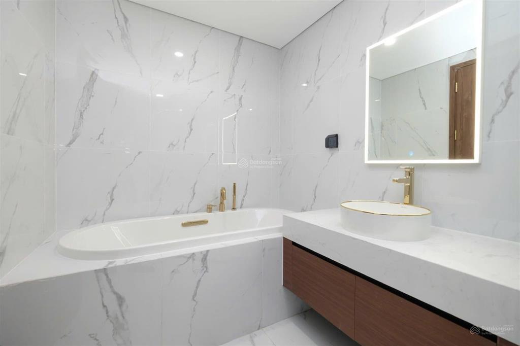 Cho thuê cc udic westlake, 2pn  84m2, giá 14tr/th có slot, view hồ tây