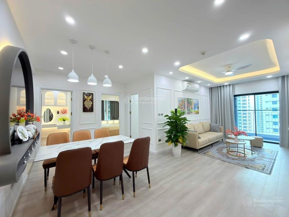 Gia đình cho thuê 3pn giá 15 triệu toà hdi võ chí công,  0355 392 ***