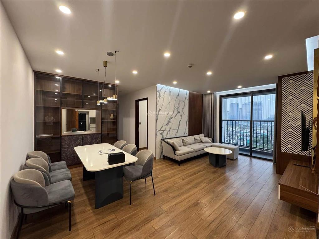 Cho thuê cc 3pn tại 6th element nguyễn văn huyên. giá 23tr/th, có slot ô tô