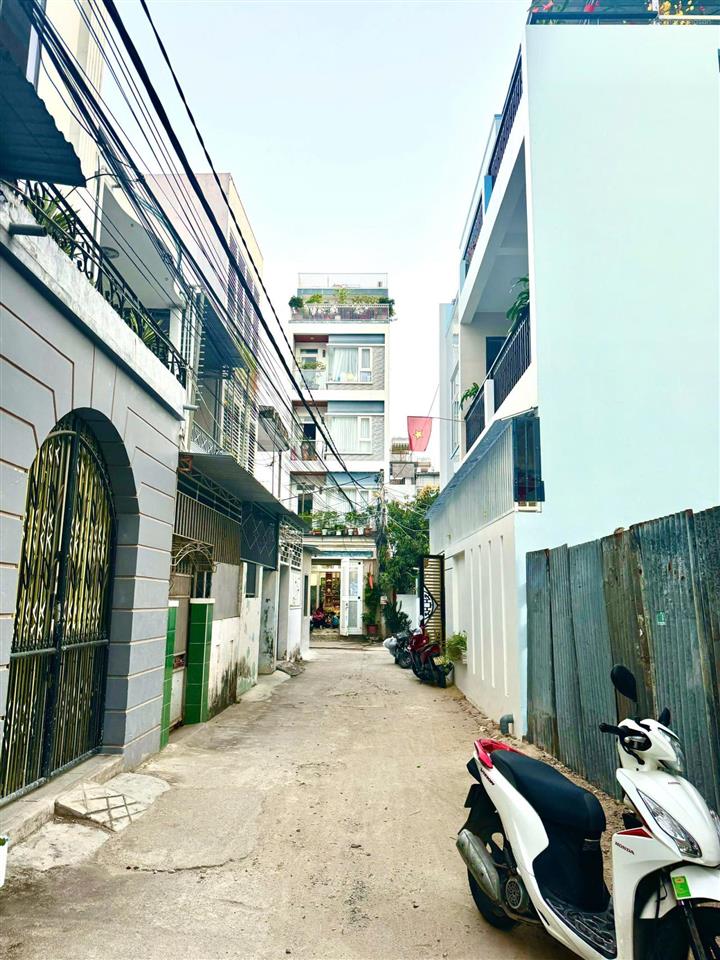 Giảm 100tr bán 2t nhà hẻm oto thông cách biển chỉ 350m phường bắc nha trang, sẵn sổ, giá 5,4 tỷ