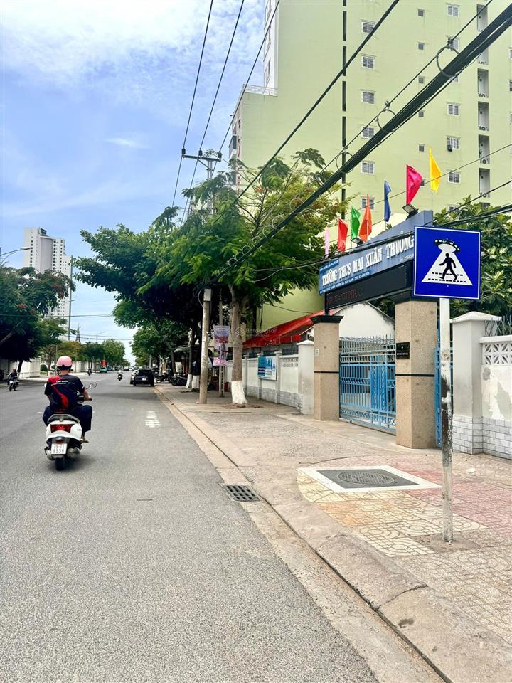 Cần bán nhà 2t hẻm oto thông ngay công an phường bắc nha trang, cách biển 350m, nở hậu, giá 5,4 tỷ