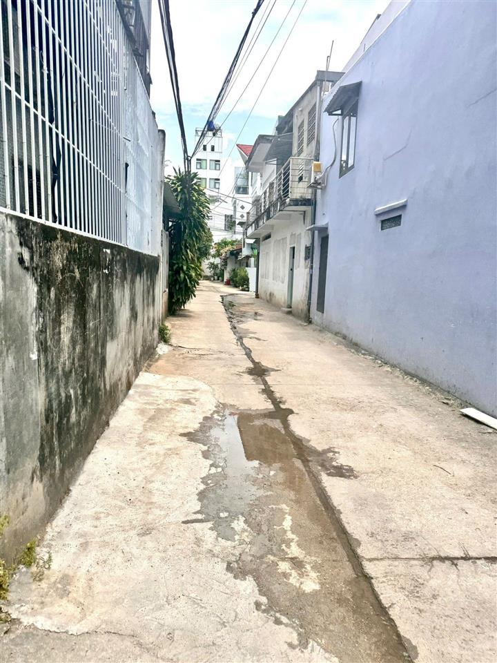 Cần bán nhà 2t hẻm oto thông ngay công an phường bắc nha trang, cách biển 350m, nở hậu, giá 5,4 tỷ
