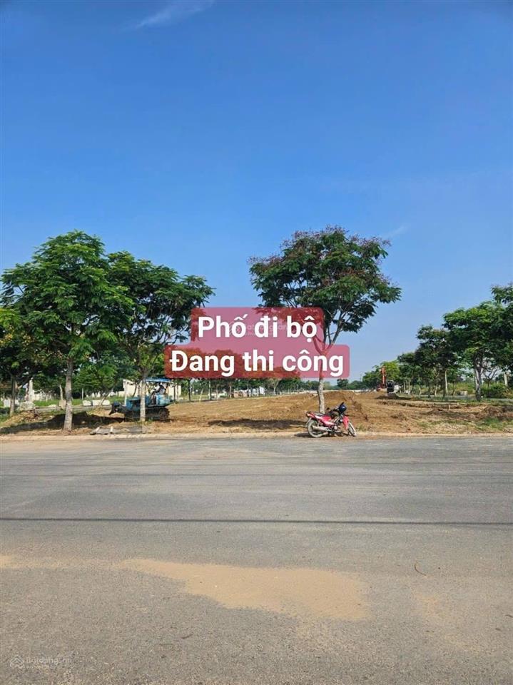 Bán đất nền dt 120m2 (6x20) giá 24tr/m2. thành tiền 2 tỷ 880 tr. vị trí đắc địa sau lưng phố đi bộ