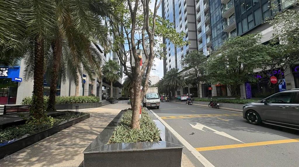 Cho thuê shophouse tại vinhomes golden river ba son  quận 1  tp.hcm