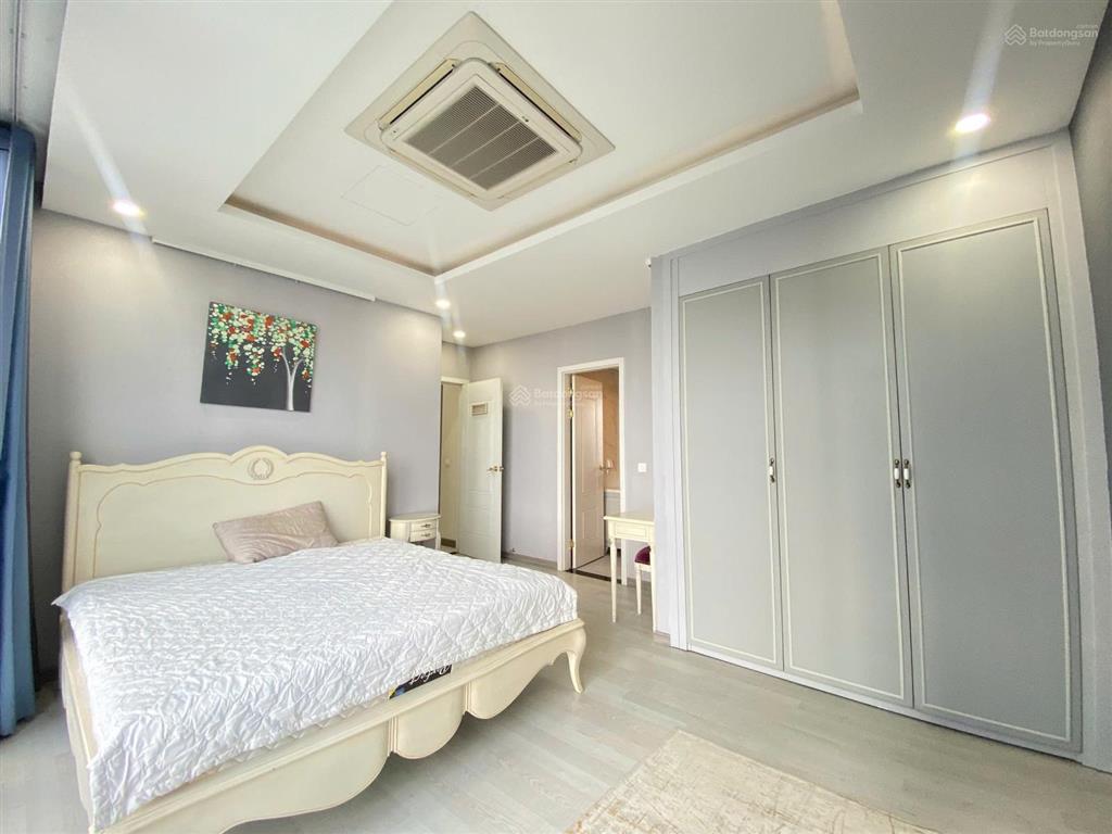 Cho thuê penthouse 3pn tại vinhomes golden river giá tốt