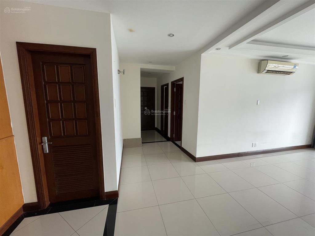 Căn hộ diện tích 110m2 nhà trống nội thất cơ bản 15tr/th