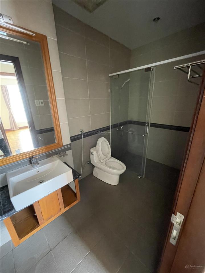 Căn hộ diện tích 110m2 nhà trống nội thất cơ bản 15tr/th