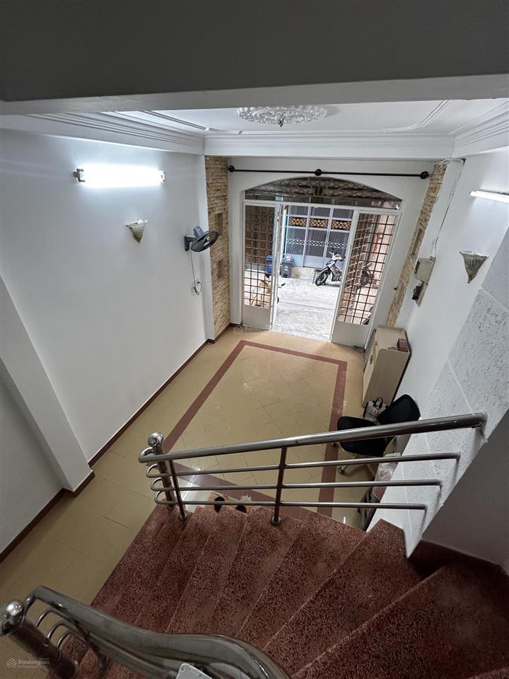 Cho thuê nhà hẻm 585 nguyễn đình chiểu. 15tr/th
