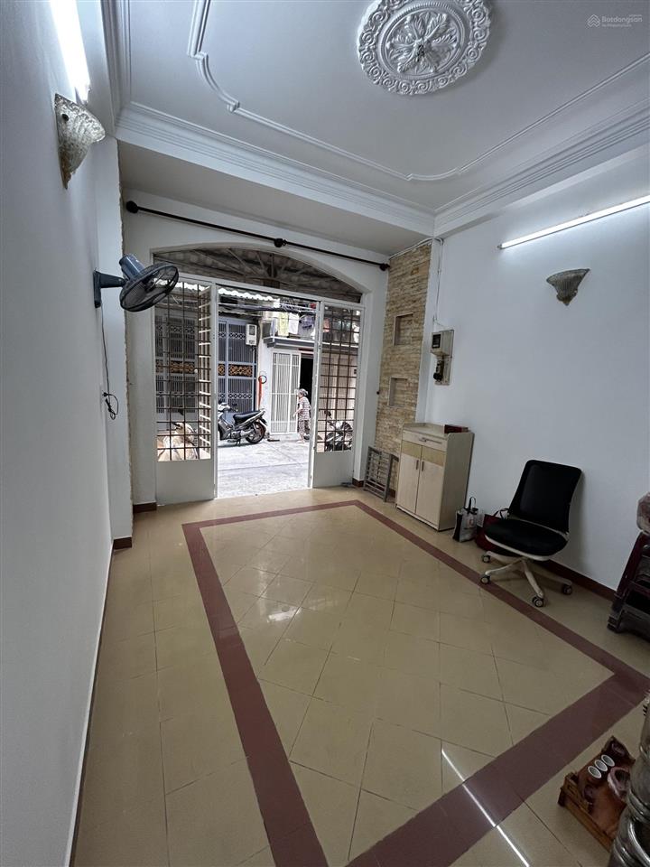 Cho thuê nhà hẻm 585 nguyễn đình chiểu. 15tr/th