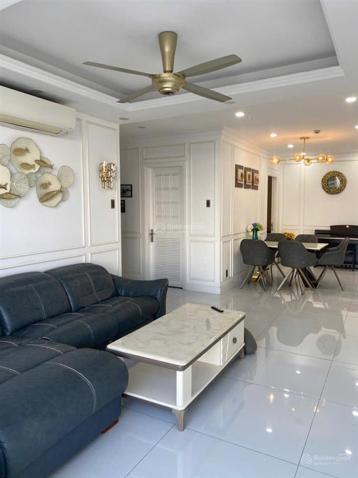 Căn hộ nội thất đẹp  dt 145m 3pn lớn, 3wc có bồn tắm rộng rãi
