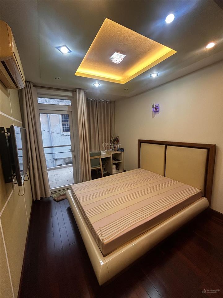Căn nhà cái ít ở. nội thất full gỗ căm xe bền chắc. nhà mới đẹp. giá 9tỷ bến vân đồn