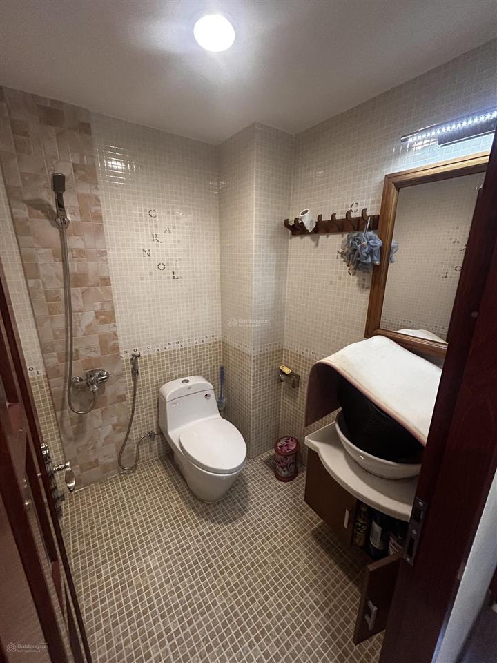 Căn nhà cái ít ở. nội thất full gỗ căm xe bền chắc. nhà mới đẹp. giá 9tỷ bến vân đồn