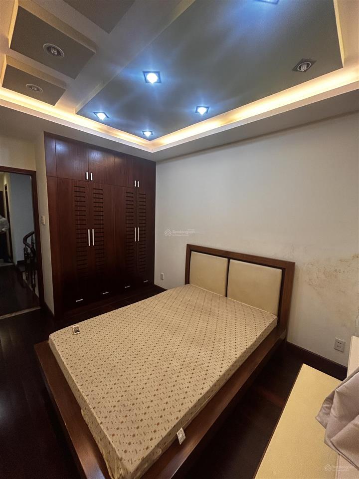 Căn nhà cái ít ở. nội thất full gỗ căm xe bền chắc. nhà mới đẹp. giá 9tỷ bến vân đồn