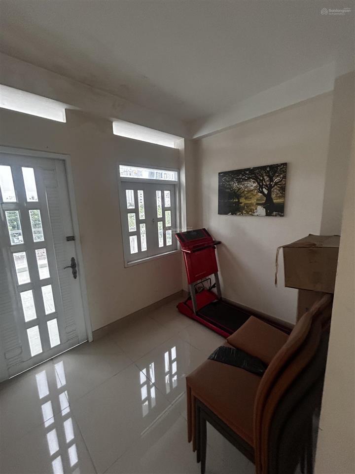 Căn nhà cái ít ở. nội thất full gỗ căm xe bền chắc. nhà mới đẹp. giá 9tỷ bến vân đồn