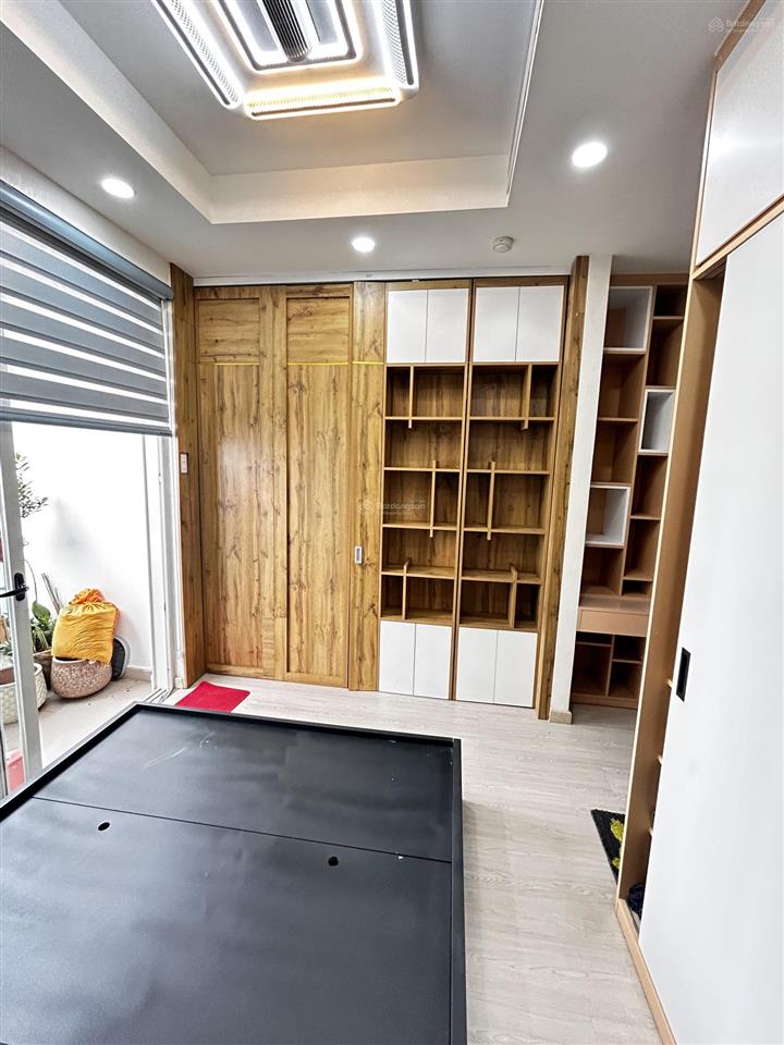 Căn hộ hl 111m được thiết kế thành 3pn. đầy đủ nội thất mới đẹp vào ở ngay. giá 8tỷ