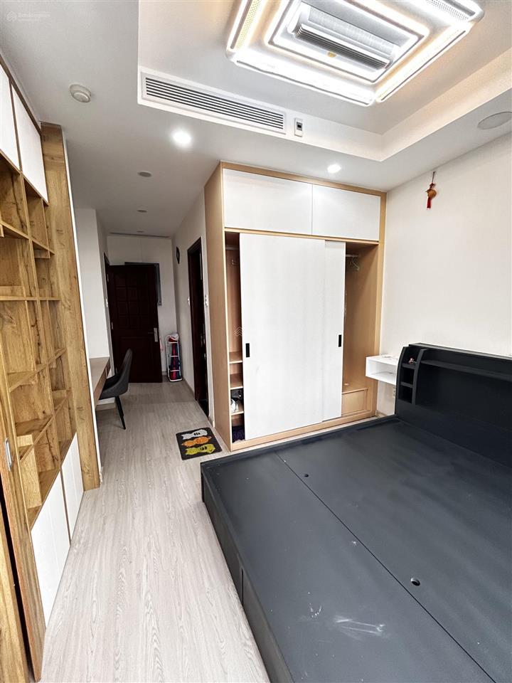 Căn hộ hl 111m được thiết kế thành 3pn. đầy đủ nội thất mới đẹp vào ở ngay. giá 8tỷ