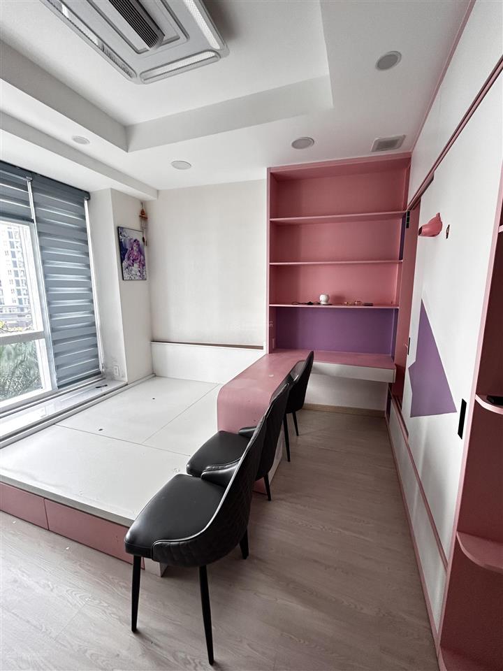 Căn hộ hl 111m được thiết kế thành 3pn. đầy đủ nội thất mới đẹp vào ở ngay. giá 8tỷ
