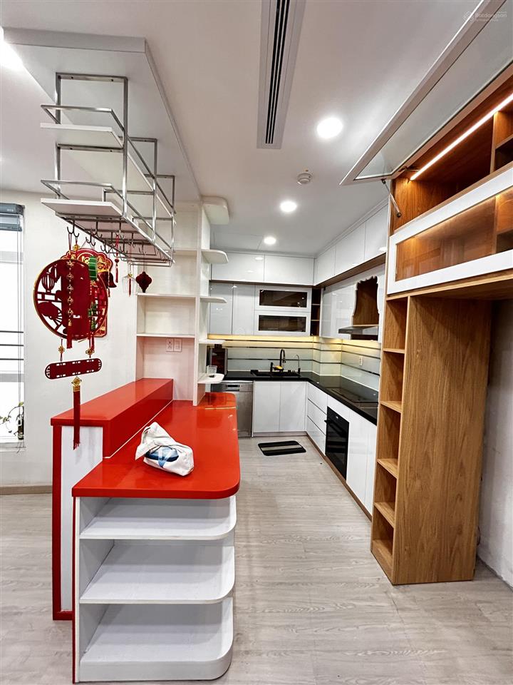 Căn hộ hl 111m được thiết kế thành 3pn. đầy đủ nội thất mới đẹp vào ở ngay. giá 8tỷ
