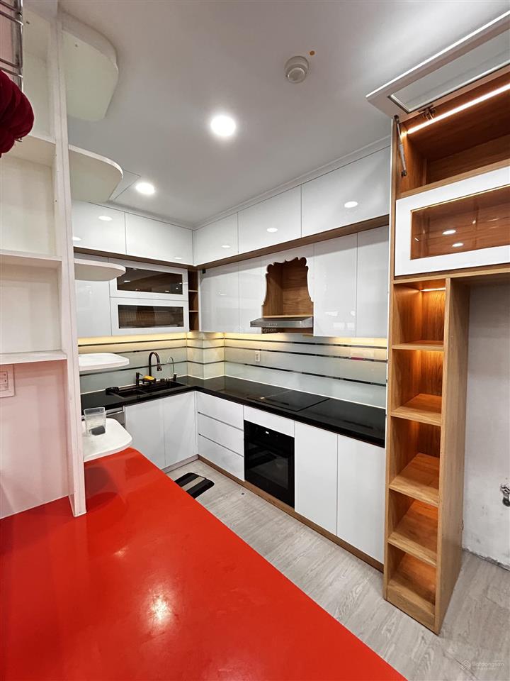 Căn hộ hl 111m được thiết kế thành 3pn. đầy đủ nội thất mới đẹp vào ở ngay. giá 8tỷ