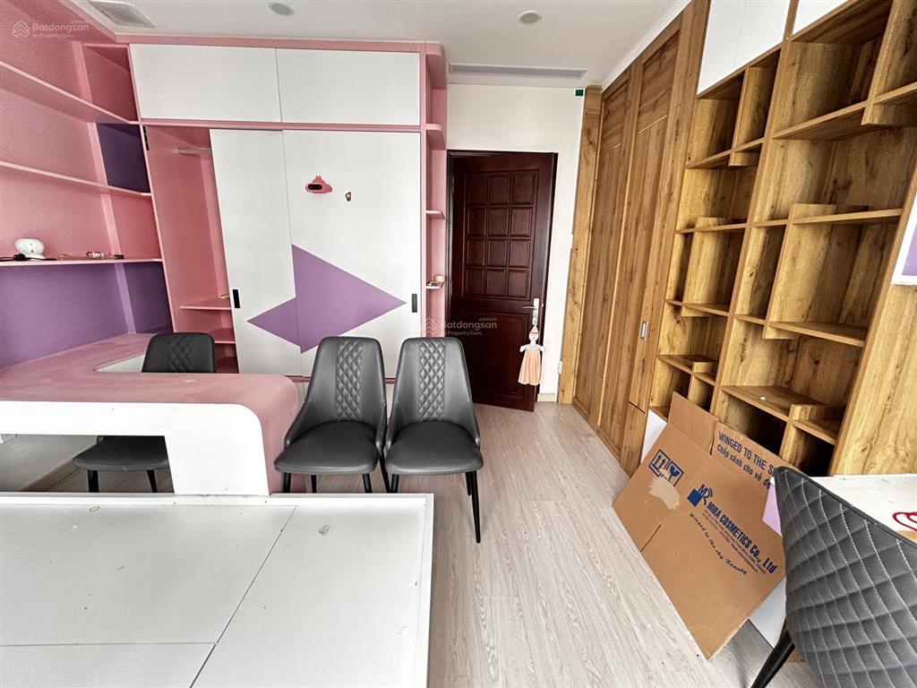 Căn hộ hl 111m được thiết kế thành 3pn. đầy đủ nội thất mới đẹp vào ở ngay. giá 8tỷ