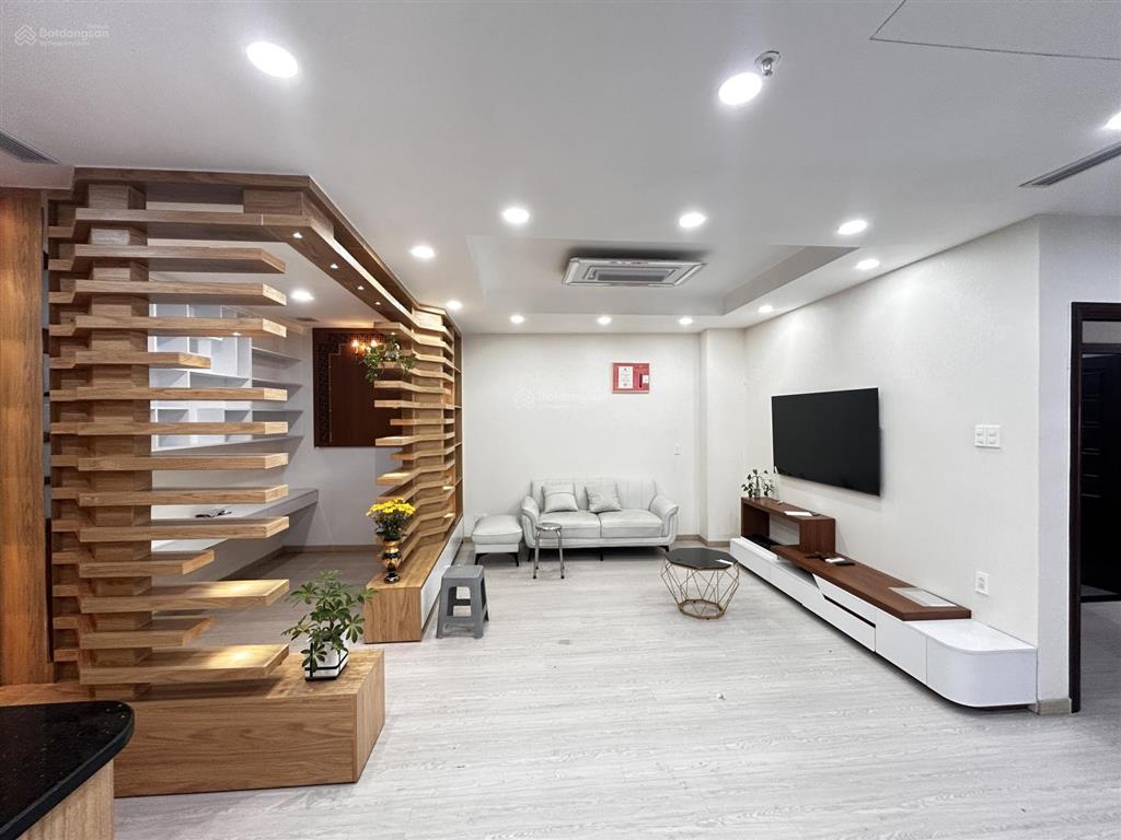 Căn hộ hl 111m được thiết kế thành 3pn. đầy đủ nội thất mới đẹp vào ở ngay. giá 8tỷ