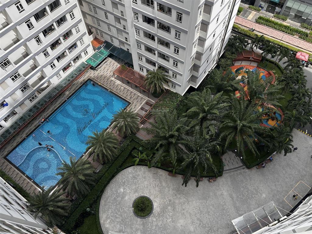 Căn hộ 95m2, 2 ban công. nhà trống giá thuê 15tr/th