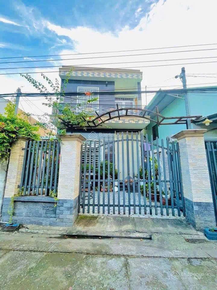 Cô bình bán cắt lỗ 200 triệu, căn nhà sát chợ phú lạc, ql50, sổ hồng riêng. cho thuê 10tr/tháng