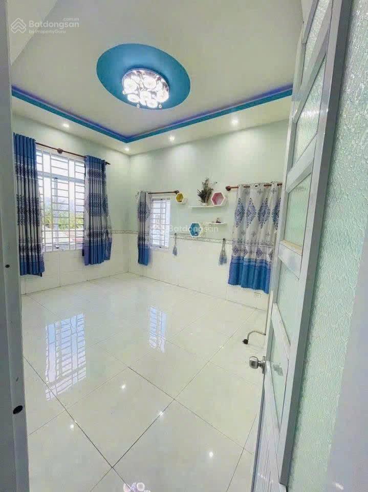 Cô bình bán cắt lỗ 200 triệu, căn nhà sát chợ phú lạc, ql50, sổ hồng riêng. cho thuê 10tr/tháng