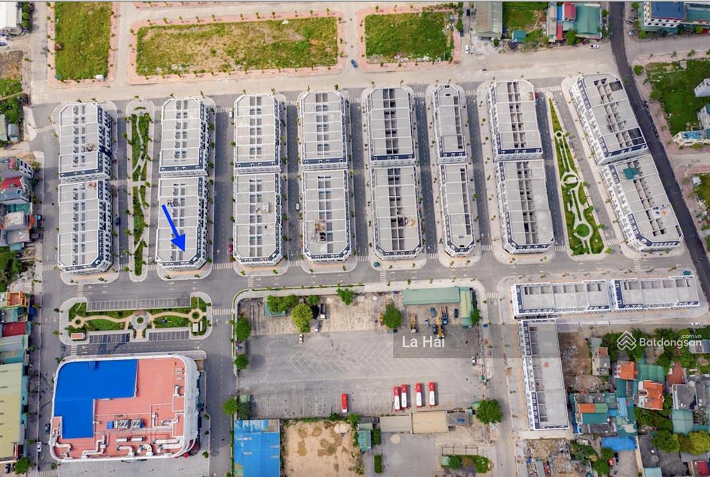 Chuyển nhượng lô góc 2 mặt tiền đẹp dự án đối diện lối vào vincom  0976 758 ***