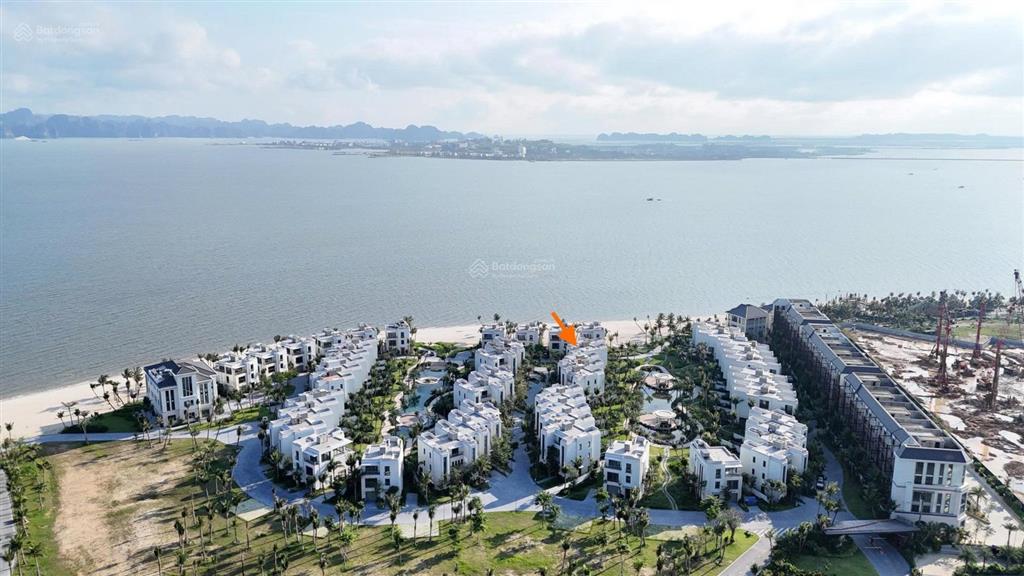 Cần chuyển nhượng grandbay villas căn gần biển 207m2 full nội thất 5 sao giá 3x tỷ  0976 758 ***