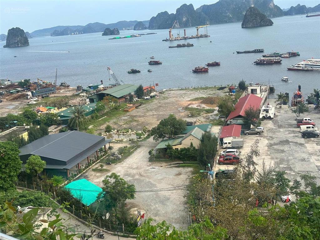 Bán 8000m2 mặt cảng du lịch vũng đục có sổ đỏ xây nhà hàng khách sạn, cảng tàu khách 0976 758 ***
