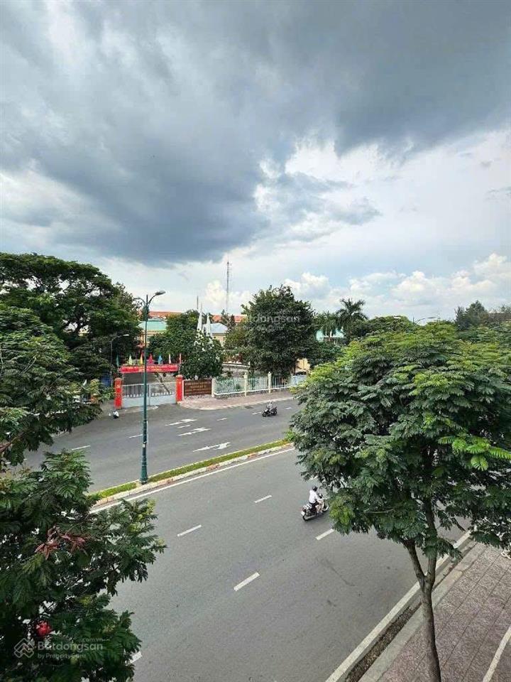 Nhà mặt tiền lê văn việt  3 tầng  dòng tiền 32 triệu/tháng  chỉ 22,99 tỷ