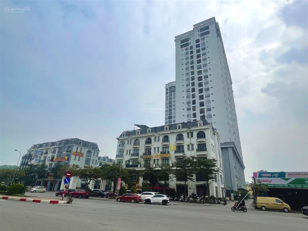 Chủ cần tiền gấp nên bán shop chân đế tòa tsg lotus 190 sài đồng, sẵn sổ lâu dài.  0969 512 ***